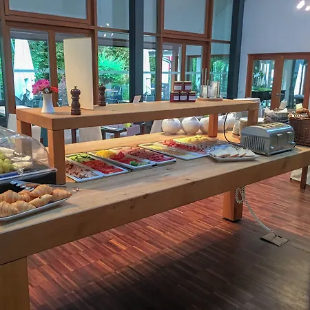 约翰尼特克罗伊茨罗曼蒂克酒店 酒店 于伯林根